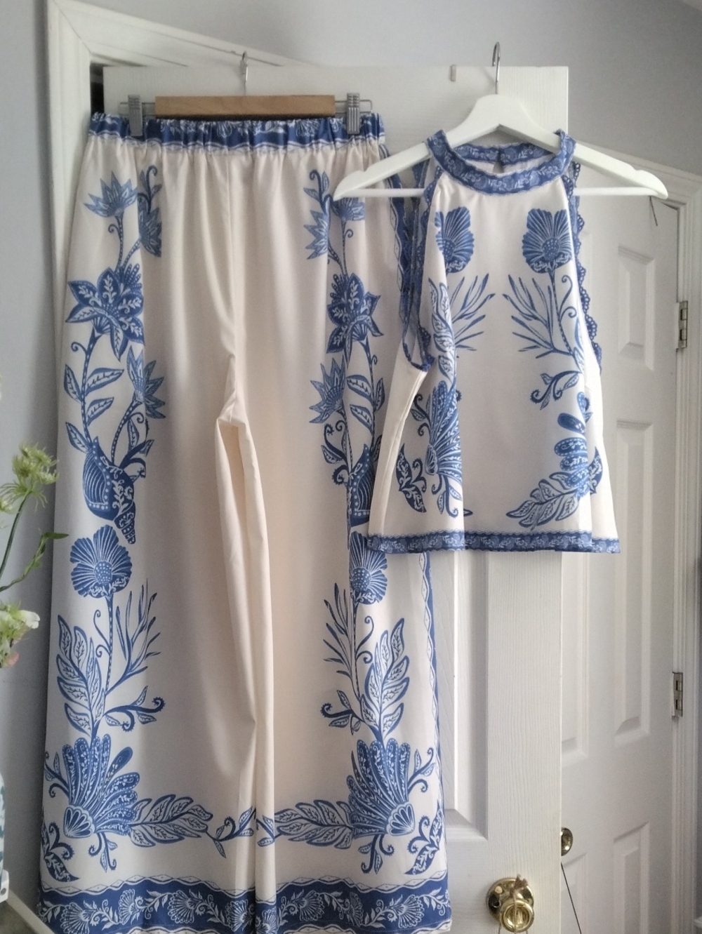 SHEIN Cream Top and Pants Set with Blue Floral Border